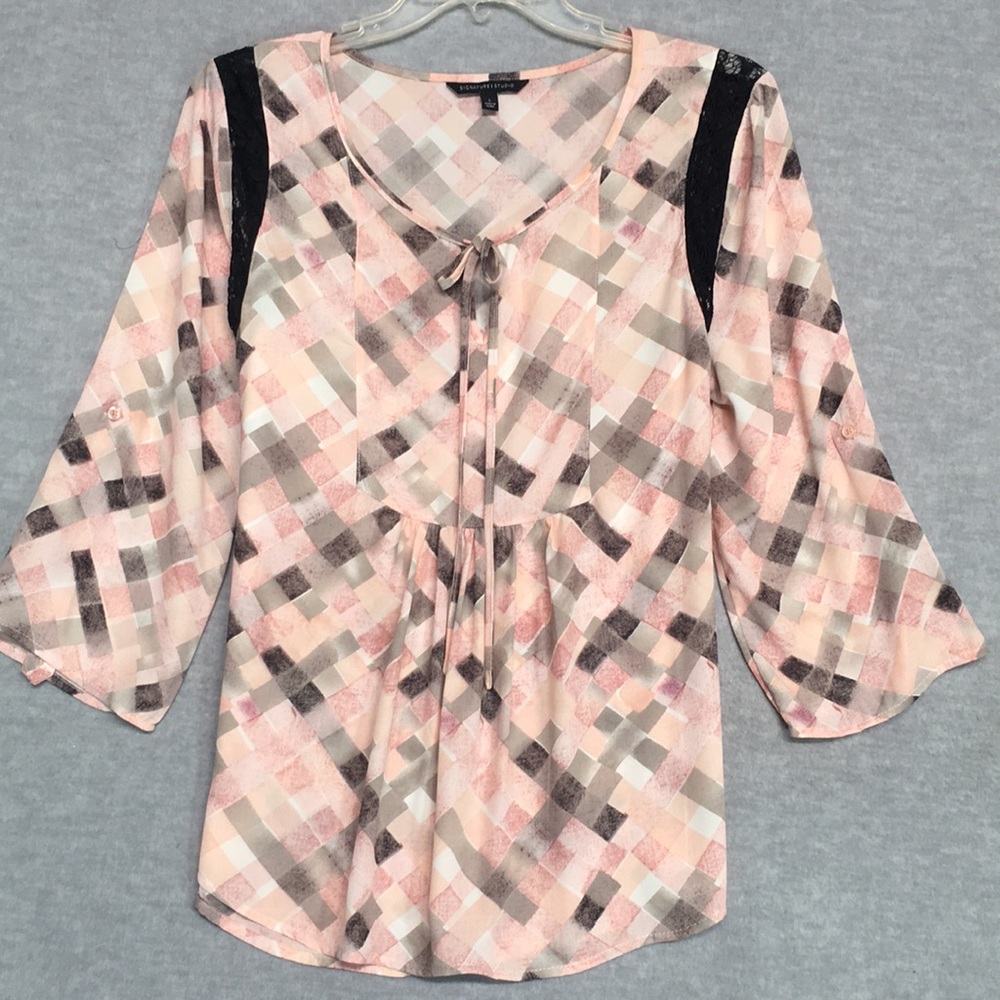 SIGNATURE STUDIO Tie Front Baby Doll Peach and Gray Top with Lace Trim Sleeve